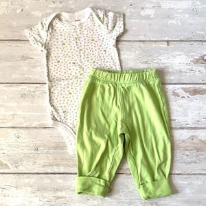 Unisex 6m Green Baby Outfit Joggers Alphabet Print Onesie Carters